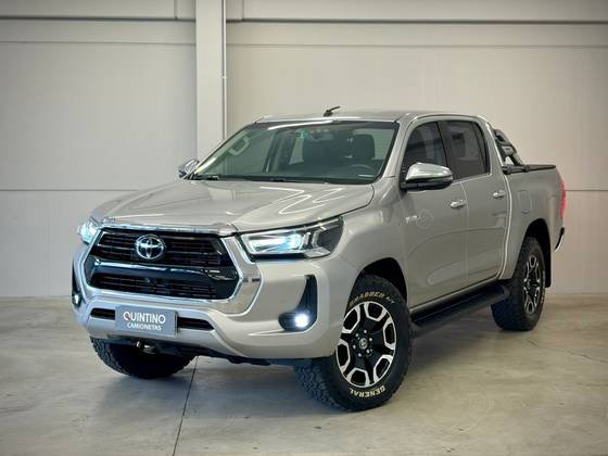 TOYOTA HILUX 2.8 D-4D TURBO DIESEL CD SRX 4X4 AUTOMÁTICO TOYOTA HILUX 2.8 D-4D TURBO DIESEL CD SRX 4X4 AUTOMÁTICO
